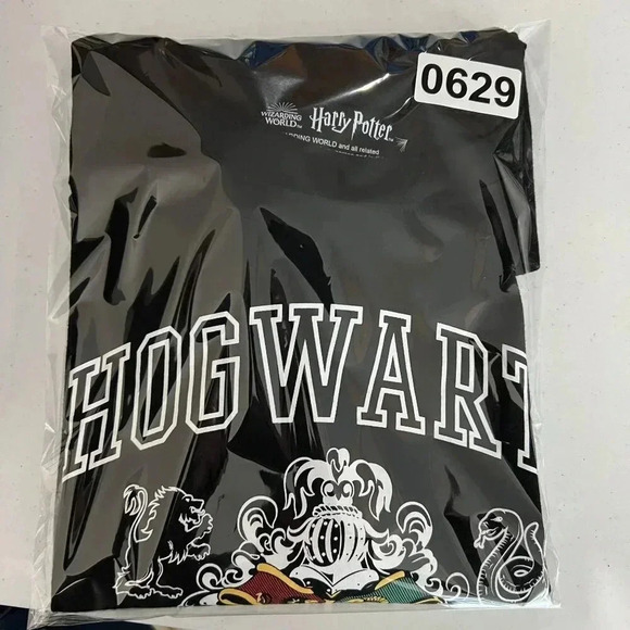 Harry Potter Hogwarts 2X Long Sleeve Blk Shirt Wizarding World Crest Logo Witchy - Picture 12 of 13